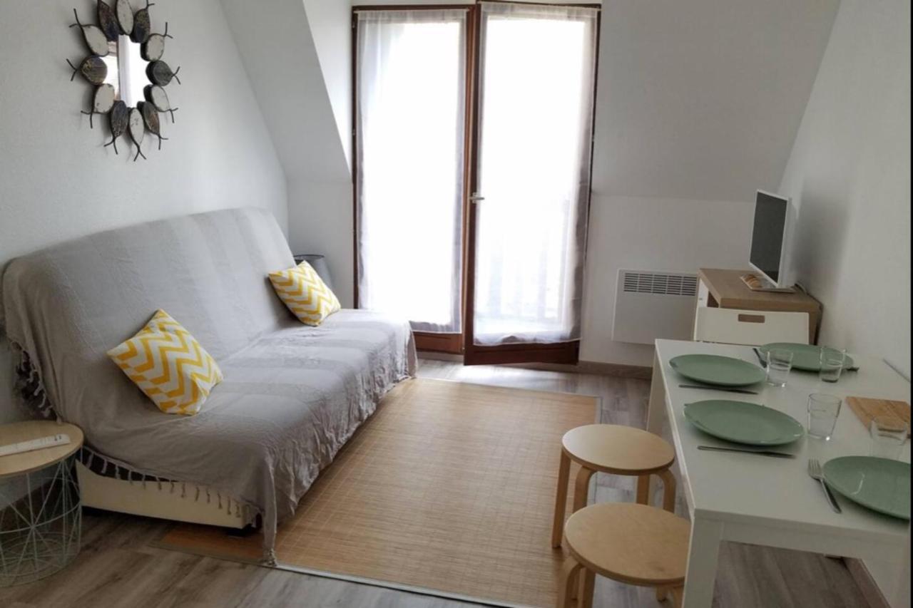 Apt With Balcony At 350 M From The Beach Cabourg Kültér fotó